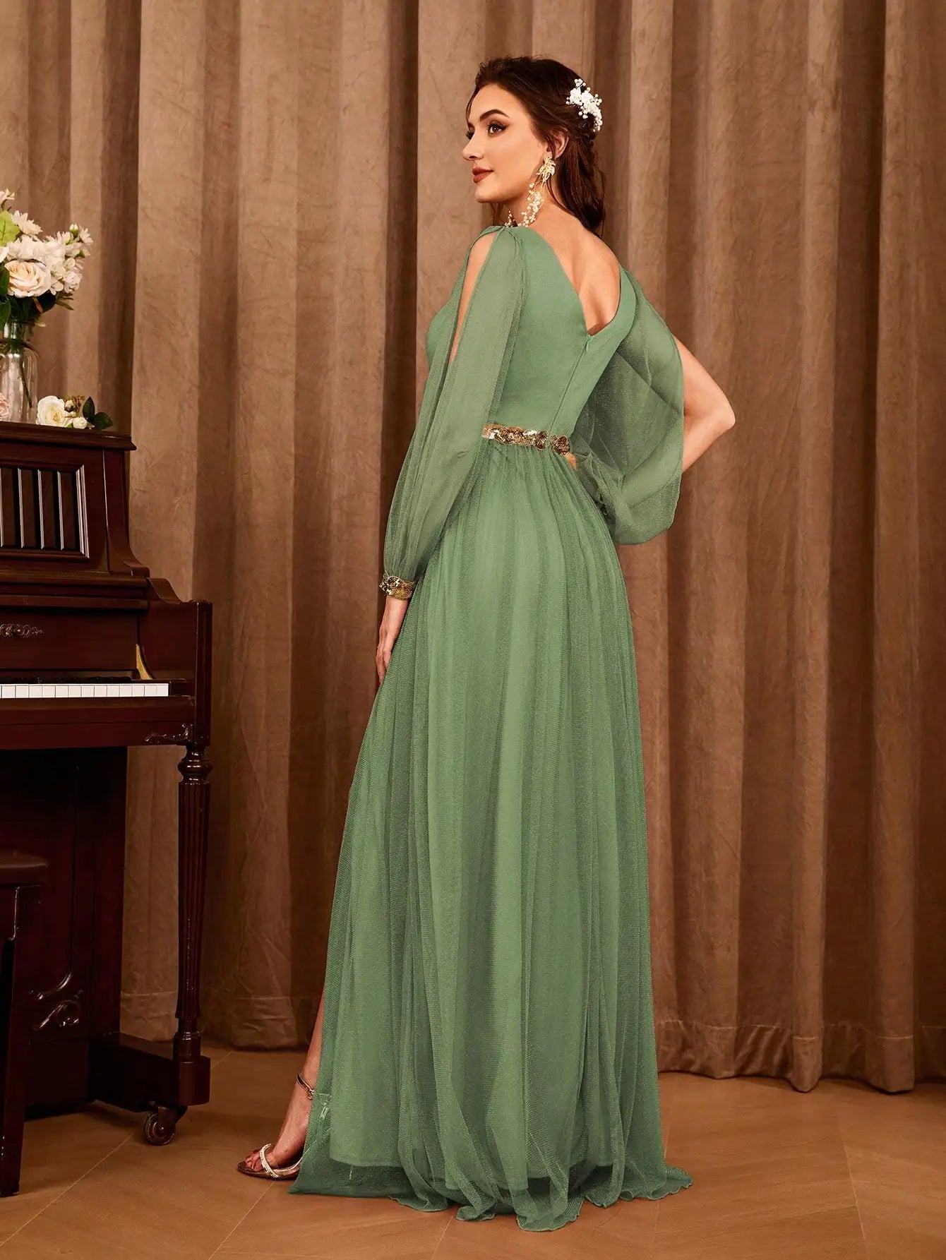 V-Neck Gauze Applique Slit Elegant Gown